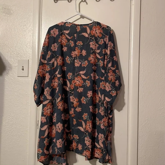 Maurices kimono - Picture 1 of 2